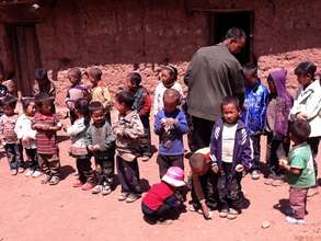 Distributing eggs