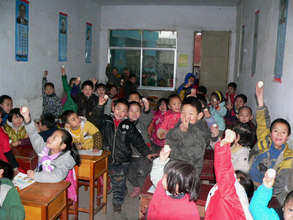 Enjoy eggs in Huihuang School, Guizhou Province