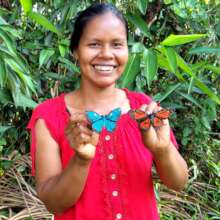 Maria from Brillo Nuevo with two woven butterflies