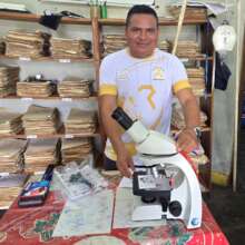 Microscope donated to Puca Urquillo health post