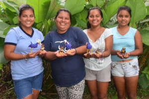 Rosa and three daughters from Chino with birds