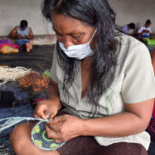 Brillo Nuevo artisan weaving chambira hotpad