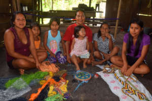 Bora artisan family from Brillo Nuevo