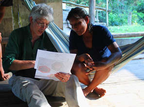 Discussing basket design with Maijuna artisan