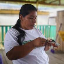 Esperanza artisan leader Erica at workshop