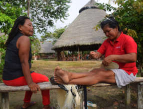 Artisans in front of "tambo minga" training center
