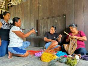 Artisan photographing chambira weaving