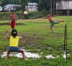 Kids playing soccer at Brillo Nuevo