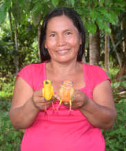 Artisan Lesly with two woven birds