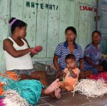 Maijuna artisan mother at Nueva Vida workshop