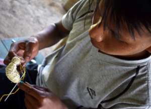 Maijuna artisan making body for bird ornament