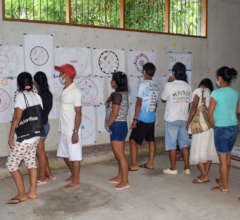 Community reviewing mandalas in Brillo Nuevo