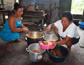 Serving lunch at artisan workshop at Brillo Nuevo