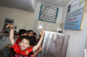 Children drinking water from Maia unit in Gaza