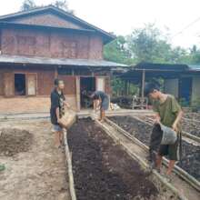 The precious compost is applied in two thin layers