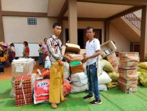 Food being distributed to displaced citizens