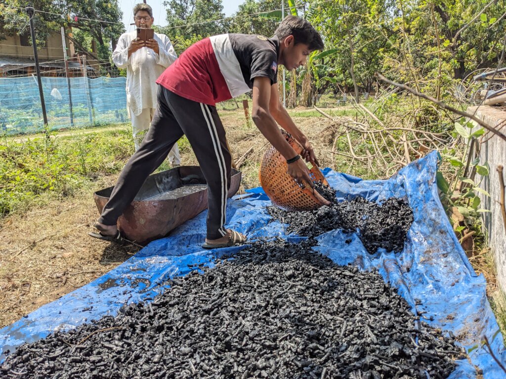Drying the biochar