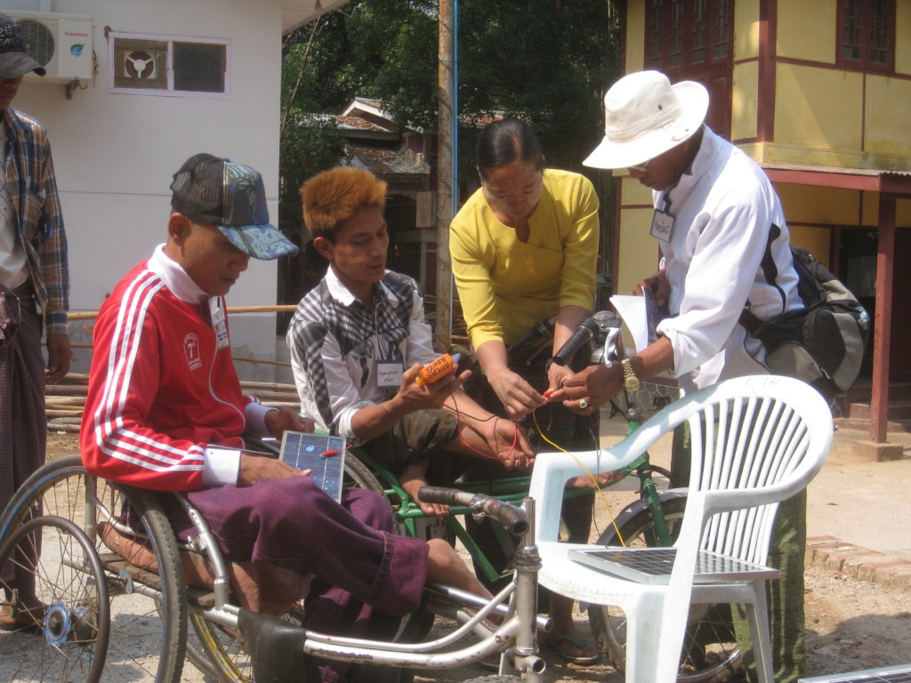 Young people with disabilities learn about Solar