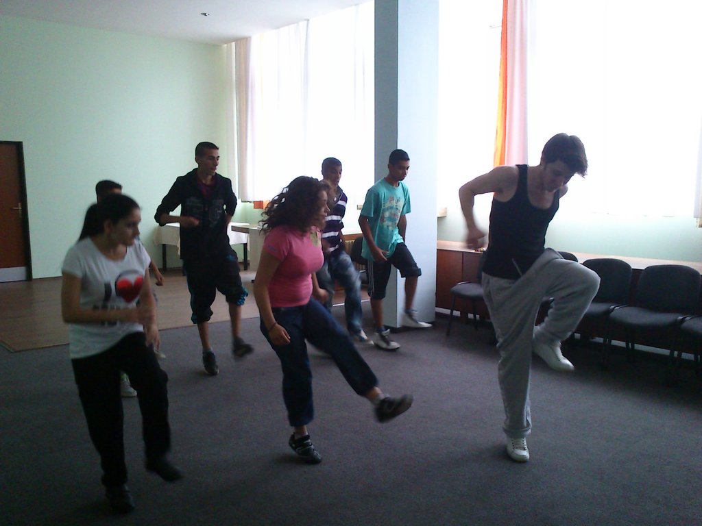 Provide education for talented Roma children