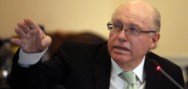President Educacion2020 exposing at the Parliament