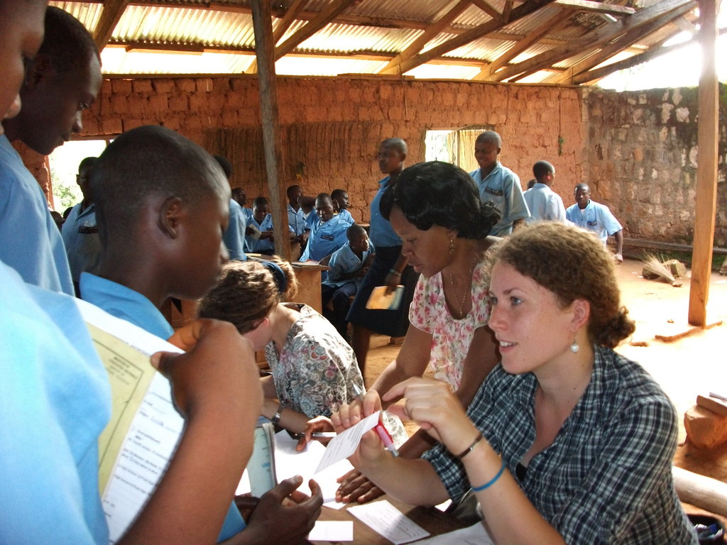 Empower 50,000 youth to fight HIV/AIDS in Cameroon
