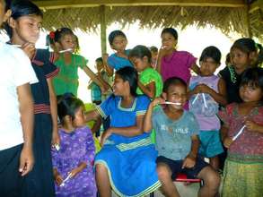 Toothbrush distribution in our La Sabana Clinic