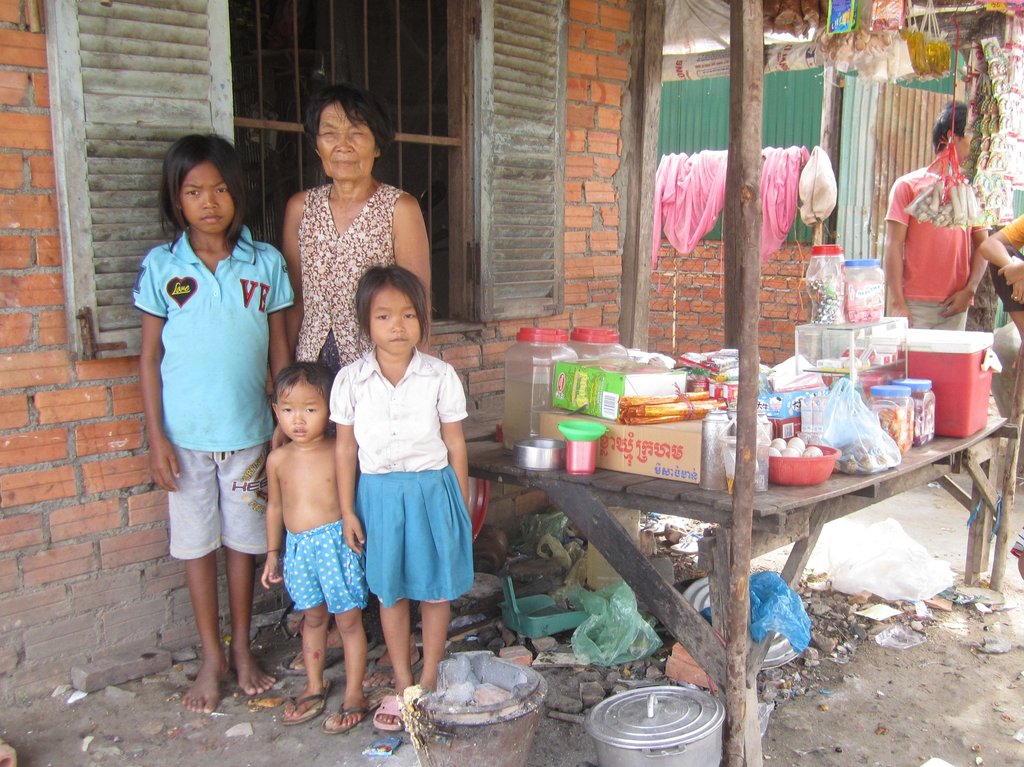 Send children from 30 Cambodian families to school