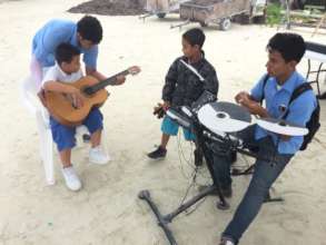 High-school music students teach younger children