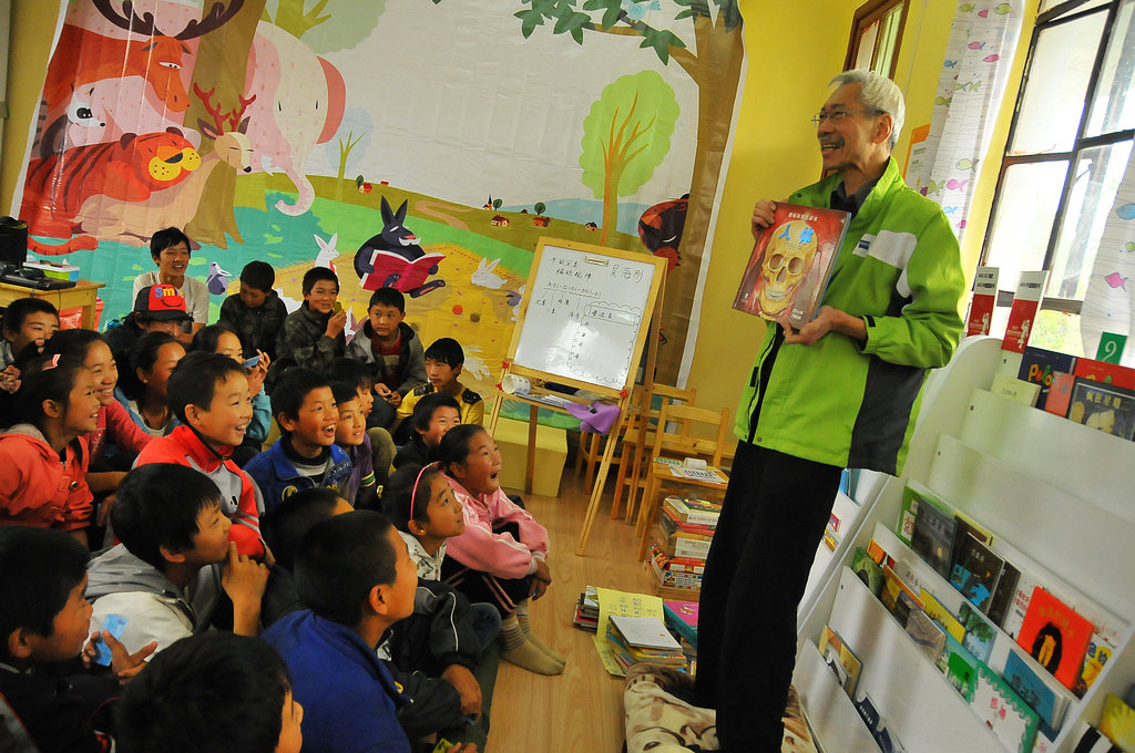 Build Libraries for Rural Children in China