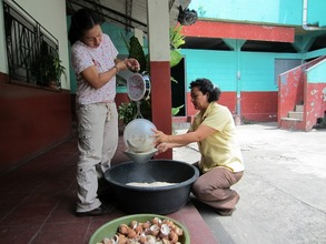 Mercedes Tejada (right) helps at a workshop