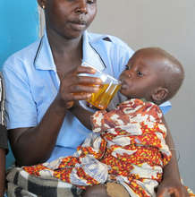 A mother gives her child Kit Yamoyo ORS
