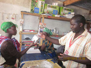 Alfred sells a Kit Yamoyo to a local mother