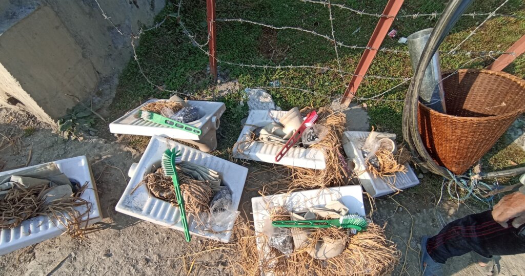 Pans ready to be distributed