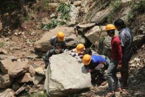 HHC volunteers clear landslides along trails