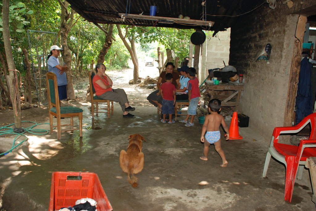 Give poor kids in Salvador & Honduras a chance