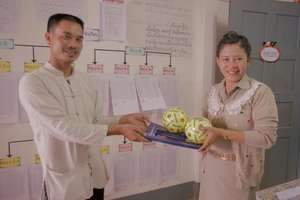 Sai presents gifts to Sithan Primary School