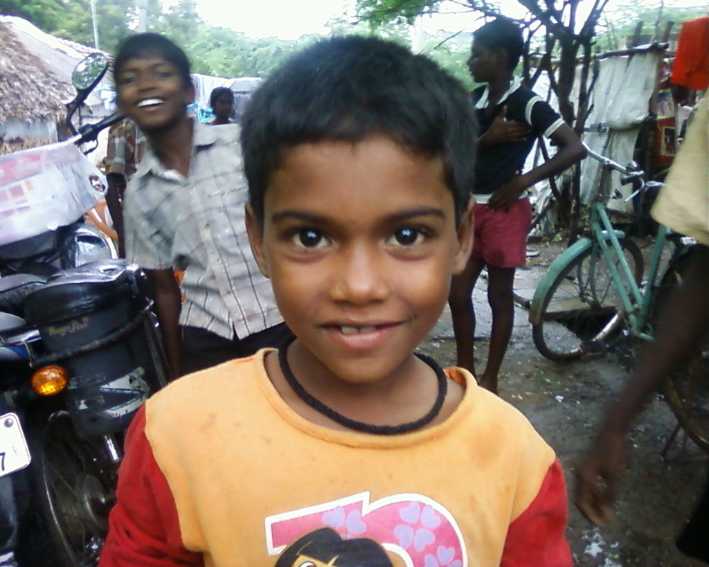 To send  school 1000 poor slum children  in India