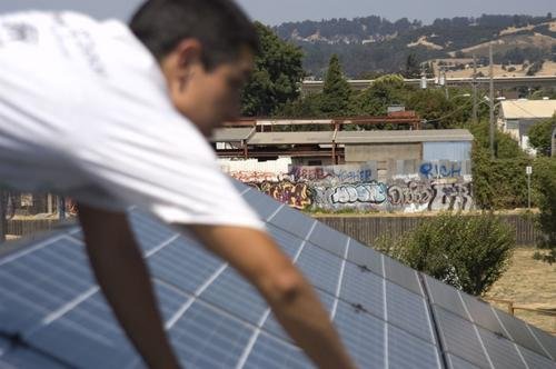 Solar electricity for 10 low-income families, USA