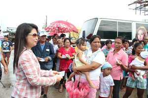 Assisting Bopha survivors in Jade Valley,  Davao