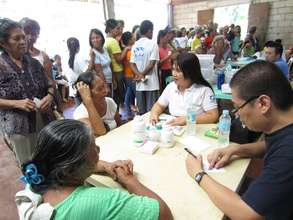 IPI Fdtn distributes AAI meds to flood victims