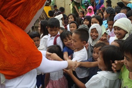 Provide Relief to 5000 Families in Typhoon Bopha