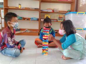 The children playing with Uno Stacko