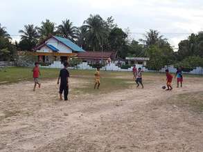 Outdoor games - let's play the ball!