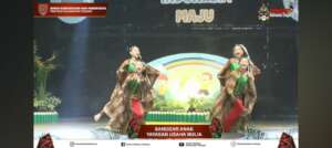 Anak Harati Dance: performed with sarongs