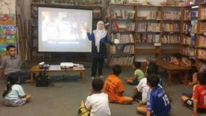 The children watch the news about Kalimantan