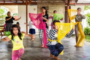The children practising the Kahanjak Dance
