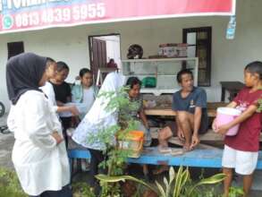 The children selling their products
