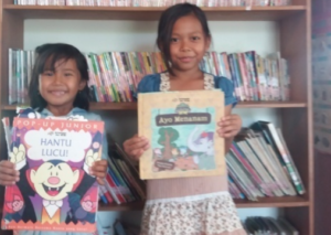 Indah & Gita with their favourite books