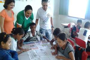 Reviewing the journal (Credit: Neyla Siqueira)
