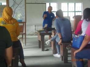 Ka Noli explaining the community risk map